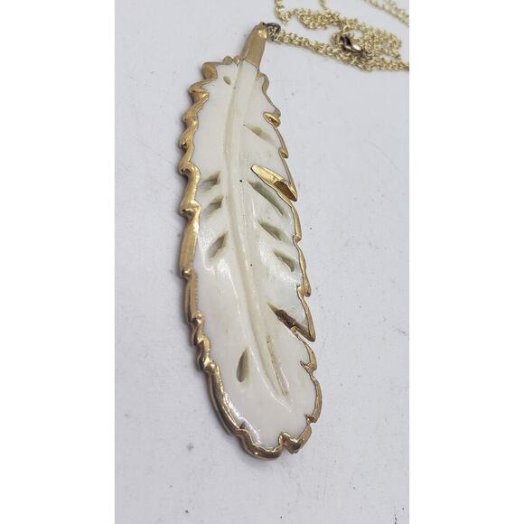 Vintage Feather Pendant Necklace Long Boho 24k Gold Edge Tiger Lily Gold Chain - Picture 4 of 7